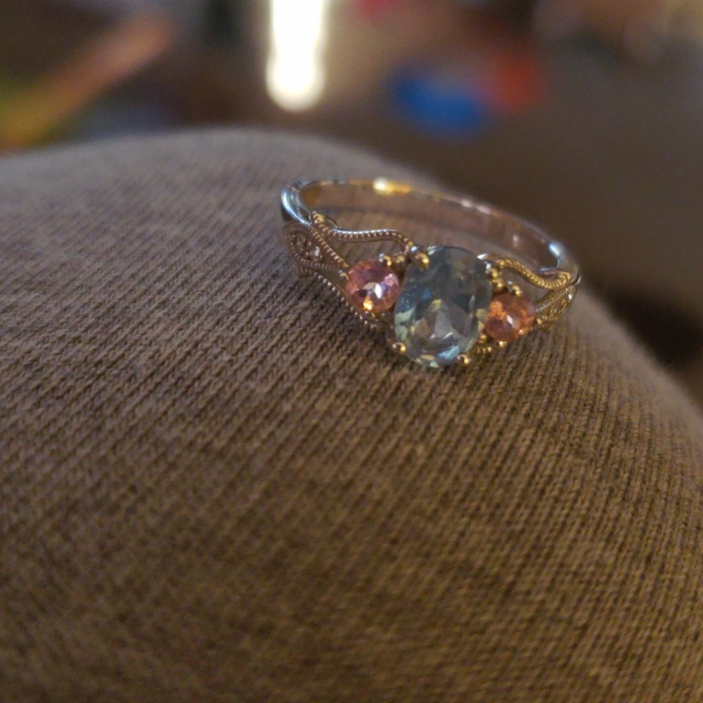 Ring - Picture 2 of 5